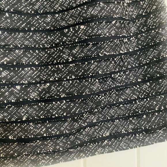 🌱 LISA HO Sz 6-8 Silk Black White Textured Skirt - Picture 3 of 6